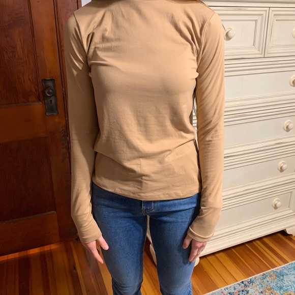 Urban Outfitters Cut Out Turtleneck Long Sleeve - Picture 3 of 3